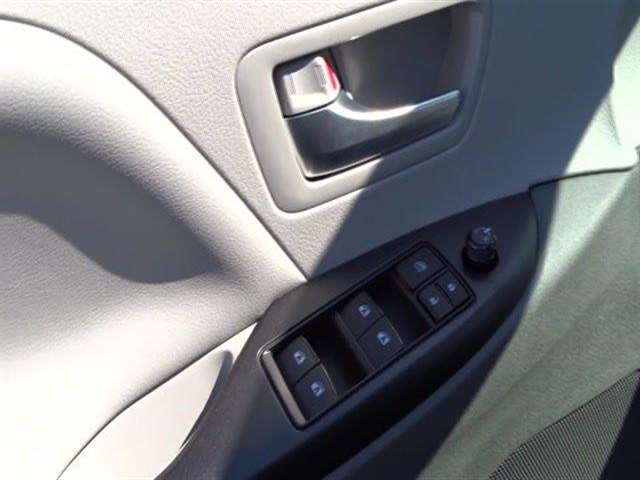 2017 Toyota Sienna LE